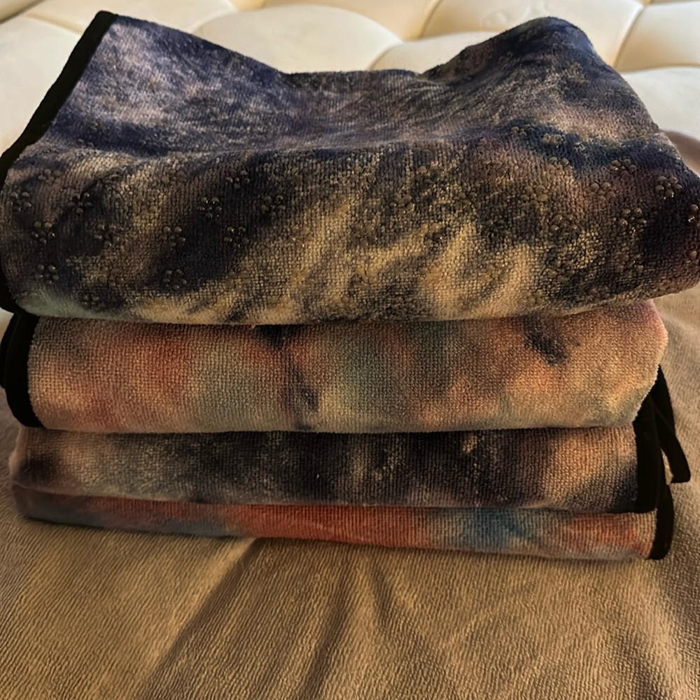 Slip resistant Hot Yoga towels with slip grips